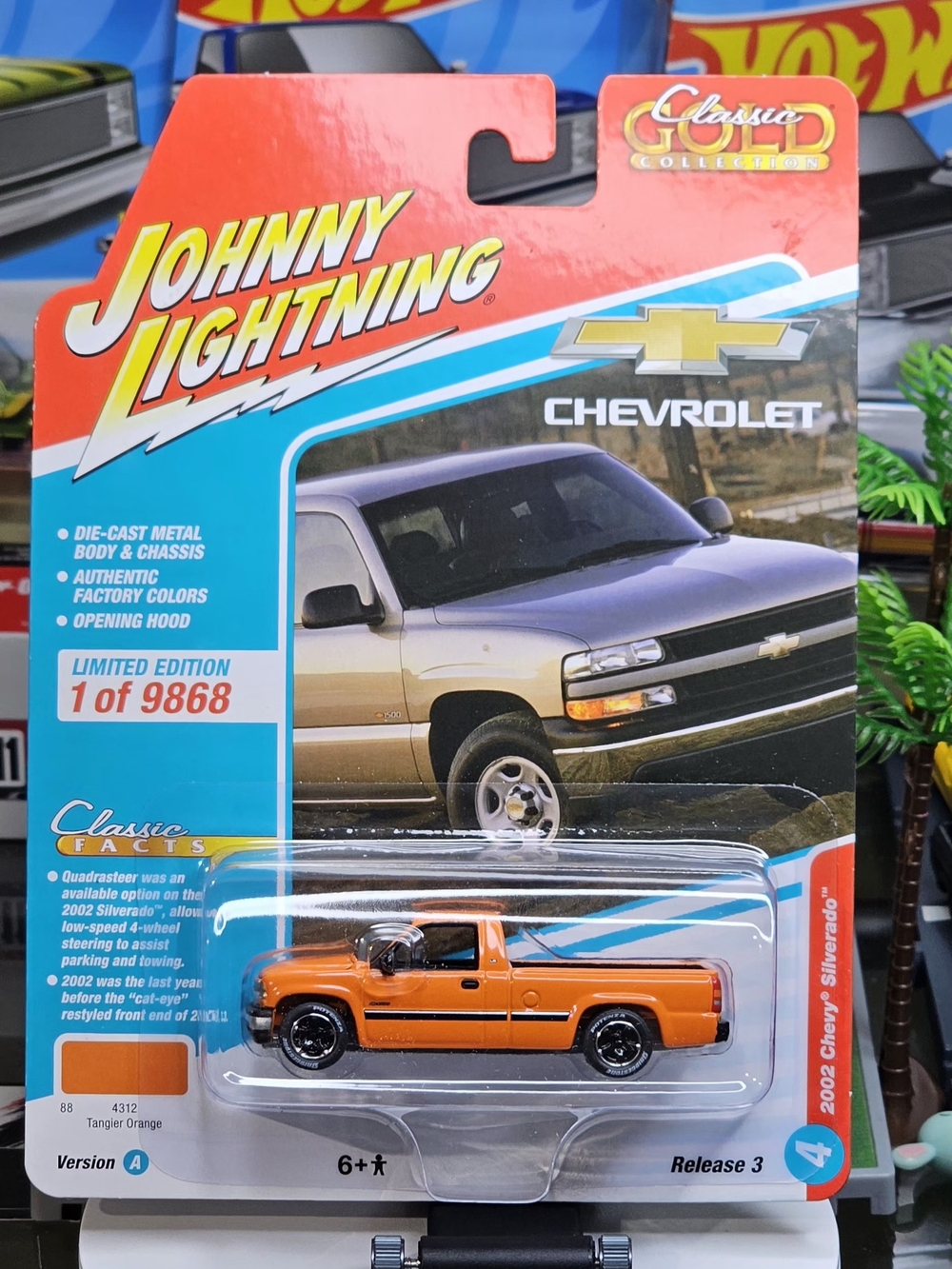 Johnny Lightning Chevrolet 2002 Chevy Silverado - Orange